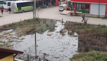 Araziyi su basıyor, halk mağdur oluyor