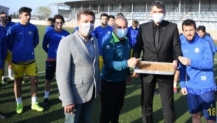 KOCAMAN’DAN ARSLANBEY GENÇLERBİRLİĞİSPOR’A MOTİVASYON ZİYARETİ