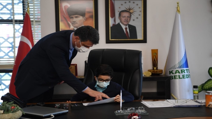BAŞKAN KOCAMAN KOLTUĞU DEVRETTİ BAŞKAN KOCAMAN KOLTUĞU DEVRETTİ