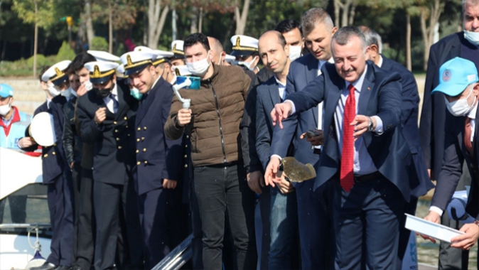 Büyükşehir’den Körfez’e 6 bin balık daha Büyükşehir’den Körfez’e 6 bin balık daha