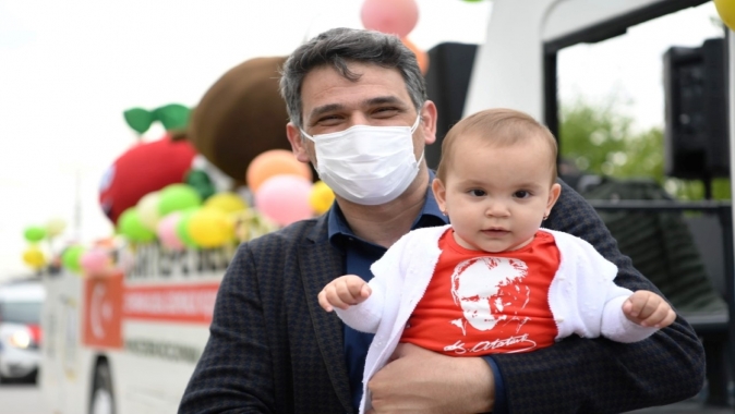 KARTEPE SOKAKLARINDA 23 NİSAN COŞKUSU KARTEPE SOKAKLARINDA 23 NİSAN COŞKUSU
